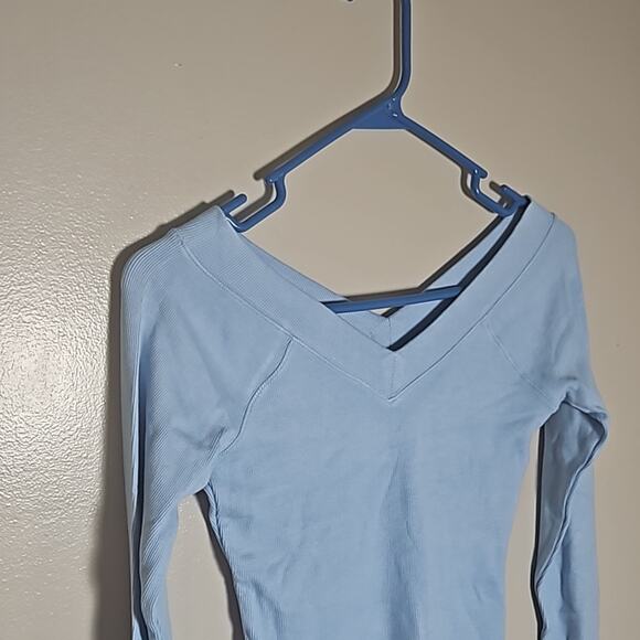 NWOT Shannen Slinky-fit tee by BDG Urban Outfitters Sz Medium Baby Blue - Picture 4 of 13